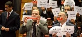 Les conseillers de l’opposition protestent contre le chef du gouvernement